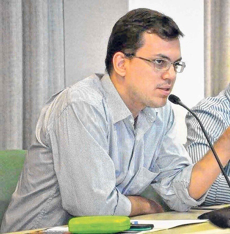 O representante comercial Marcelo Viana; post sobre o futuro sustentável trazido pela energia solar em Goiás